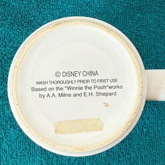 Vintage Winnie the Pooh and Friends Christmas Mug Disney Tigger Pooh Piglet 2002 - Picture 6 of 6